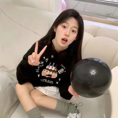 戴流苏耳环的少女